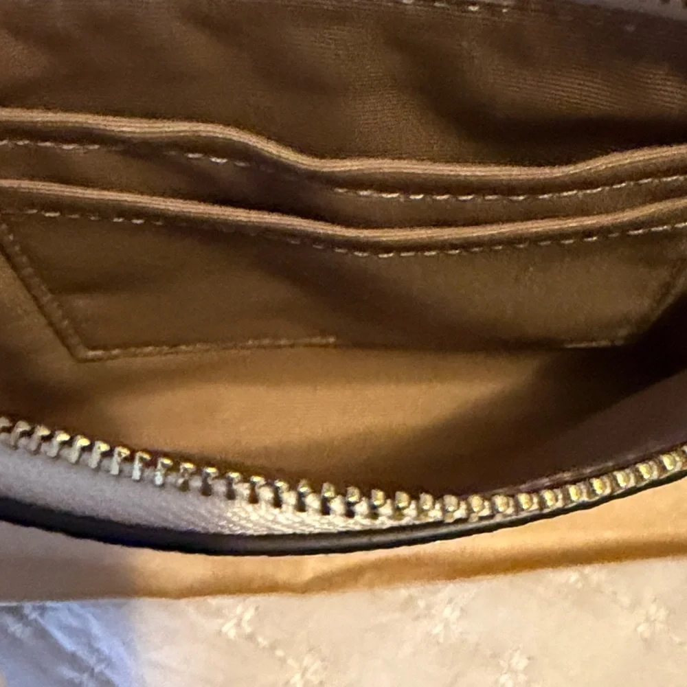 Coach Pebbled Cream Wristlet with Black Accents ❤️ NWT & Store Bag